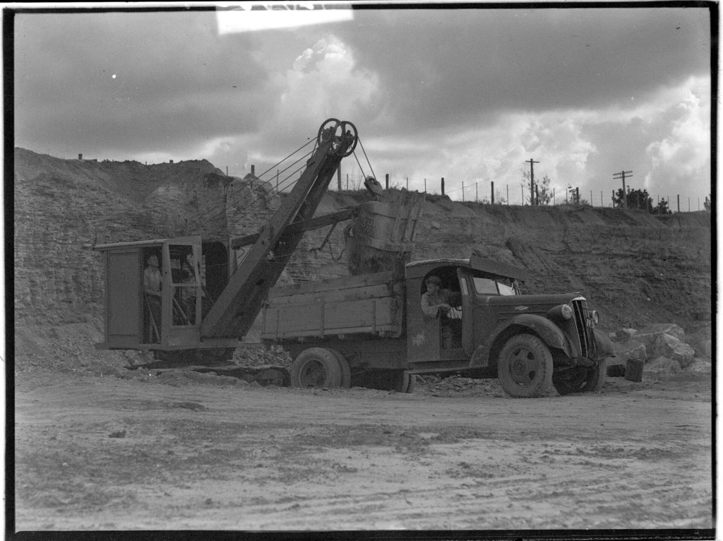 FL3722212.-Lion-Tile-Co.-1946-NSW-Archives-1024x766.jpg