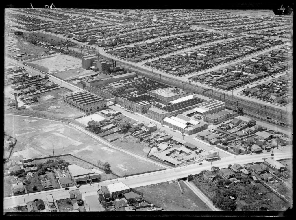 SLNSW_FL8810089-1-slightly-later-Milton-Kent-photo-of-Homebush-with-Knowles-Villa-gone-from-series-dated-1935-42-1024x761.jpg