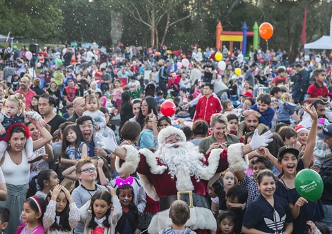 Christmas Carols 2017 crowd.jpg